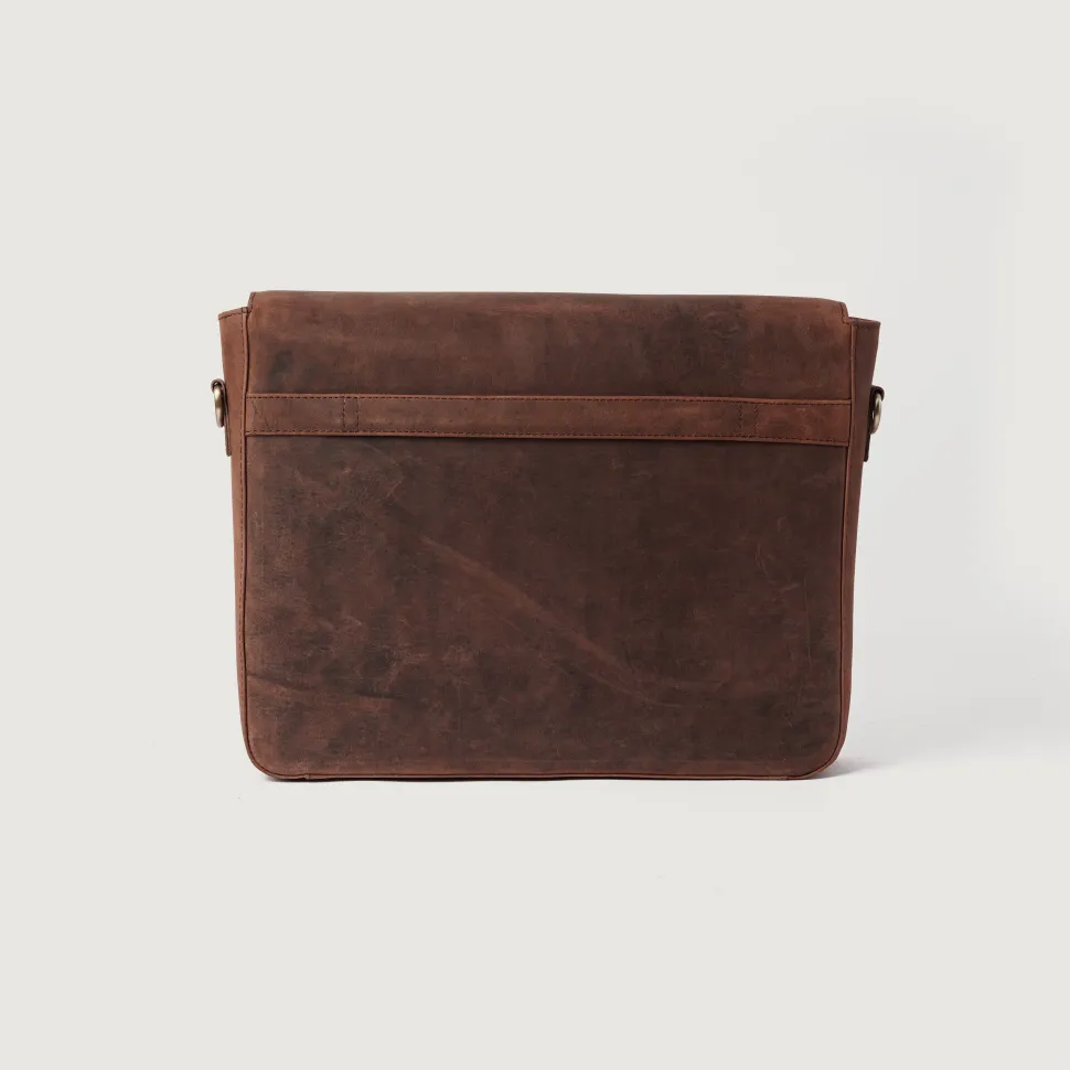 The Carismatico Vintage Distressed Brown Leather Messenger Bag