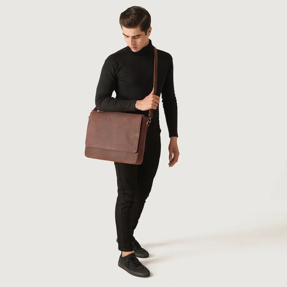The Carismatico Vintage Distressed Brown Leather Messenger Bag
