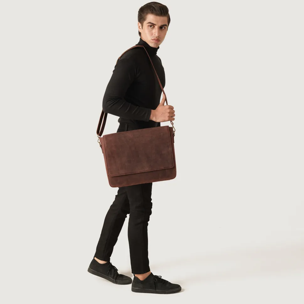 The Carismatico Vintage Distressed Brown Leather Messenger Bag