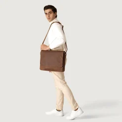 The Carismatico Vintage Tan Brown Leather Messenger Bag